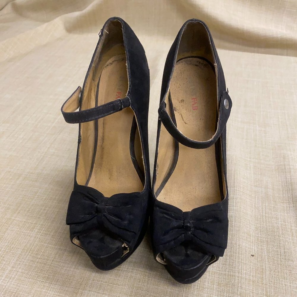 Faux Suede Bow Pin-Up Heels